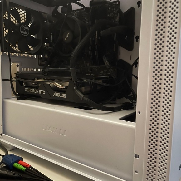 GAMING PC WITH MONITER - Picture 3 of 4